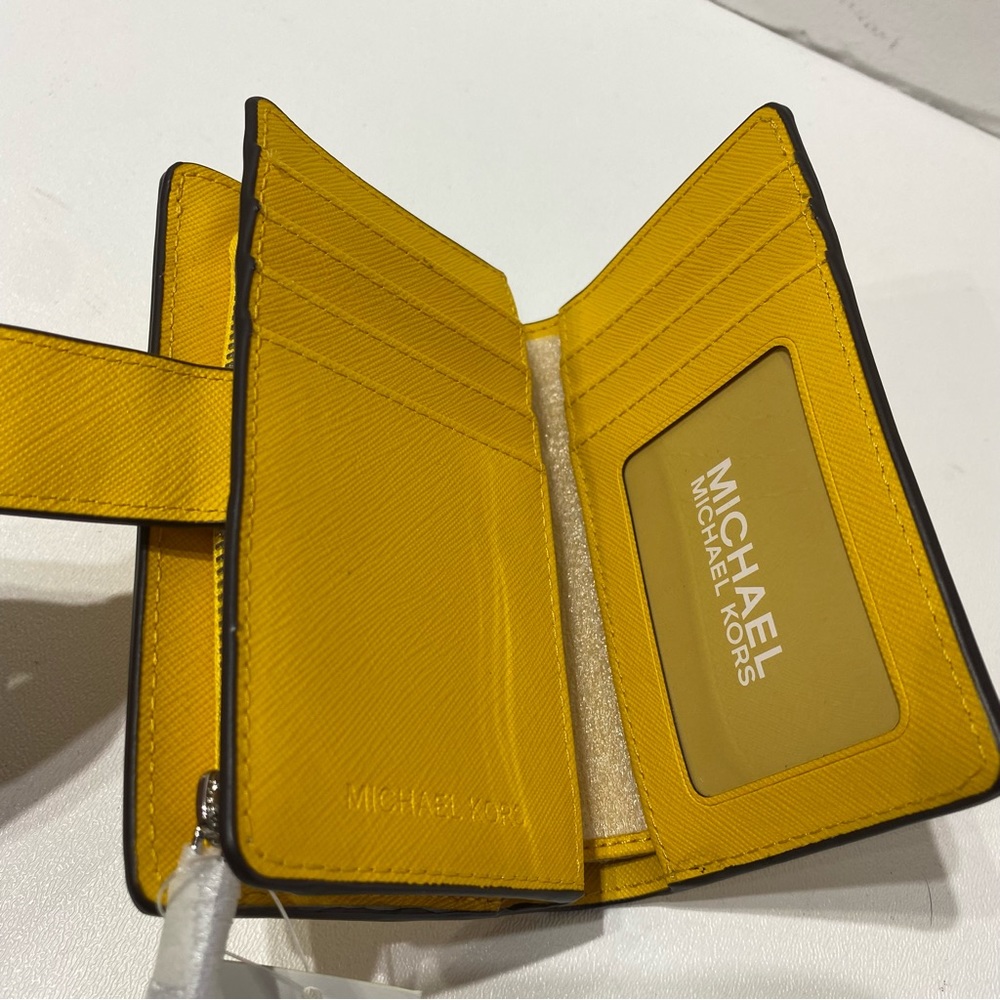 NEW - Michael Kors Jasmine Yellow Bifold Zip Coin Wallet - Picture 7 of 8